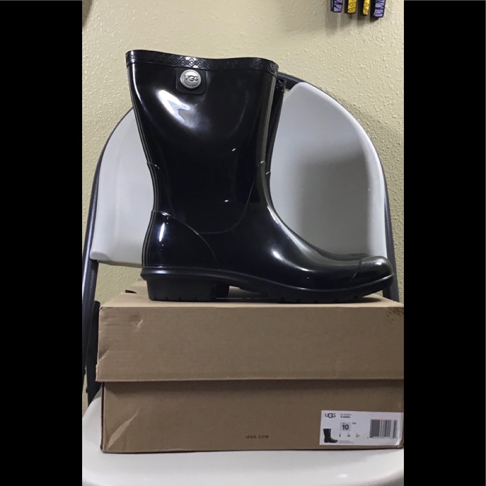 New UGG Sienna Mid Calf Rain Boots